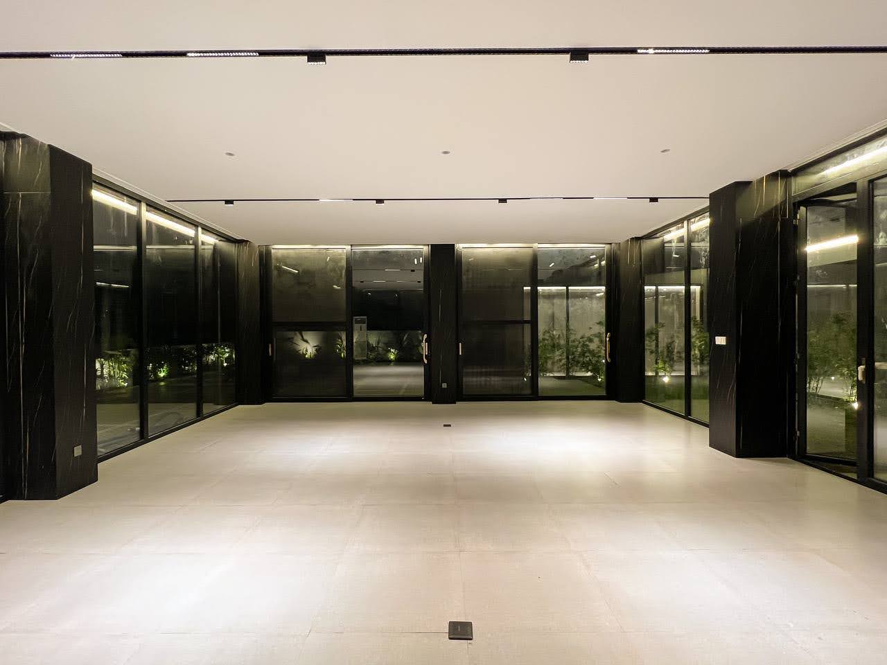 Entertaining room with black marble feature walls