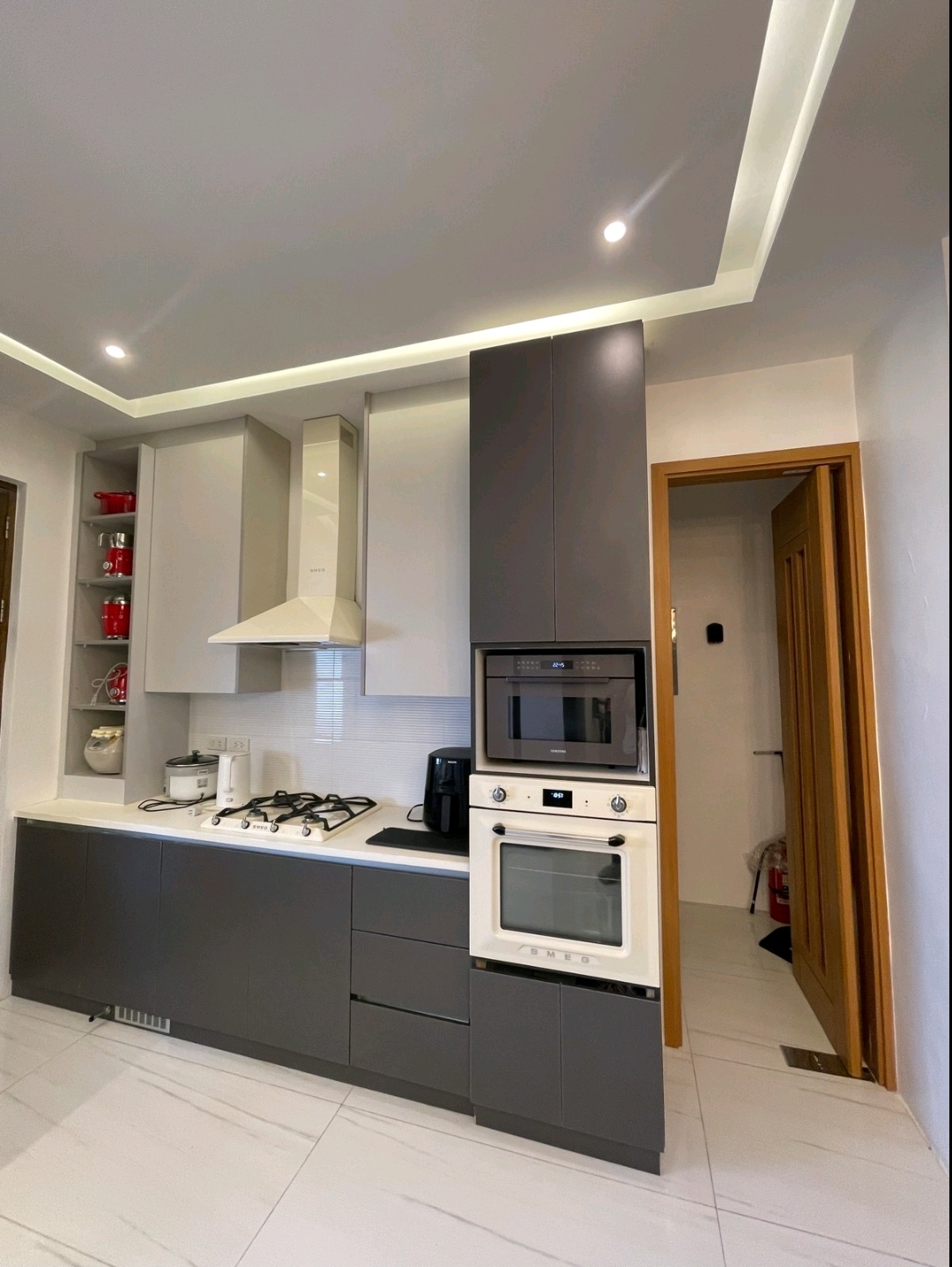Service kitchen with built-in oven and range hood